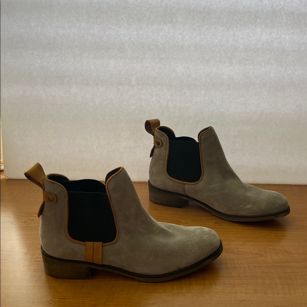 Mark Jerkins Stylish Gray Ankle Boots for Women Size 10